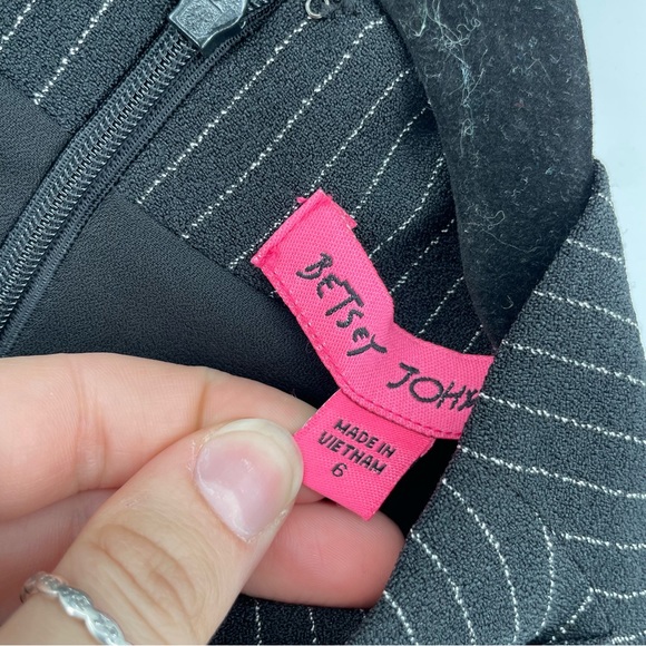 Betsey Johnson Womens Asymmetrical Dress Black Pinstripe Sleeveless 6 - Picture 4 of 8